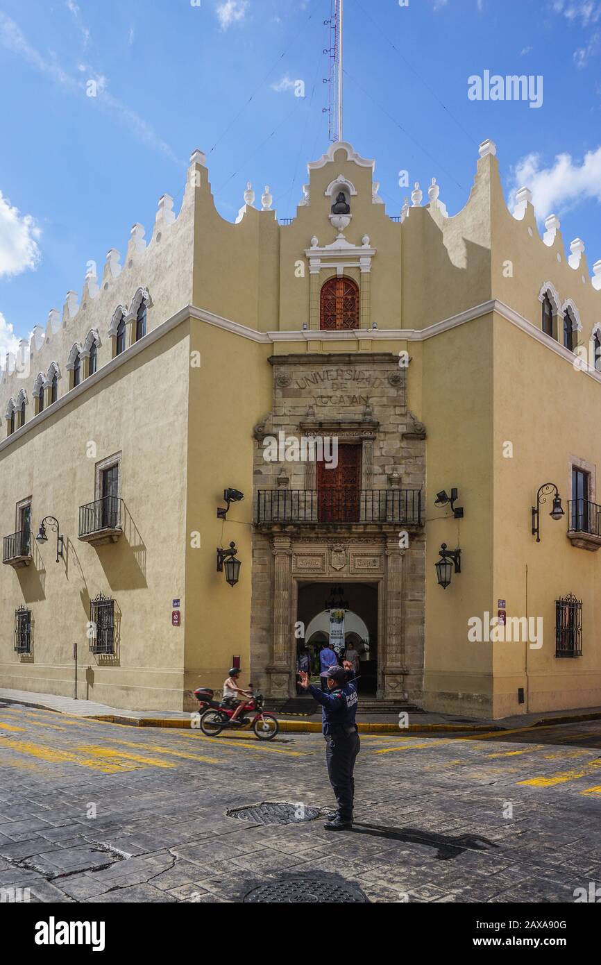 Merida, Mexico: A police officer directs traffic in front of the main entrance to the Autonomous University of Yucatán, established in 1922. Stock Photo