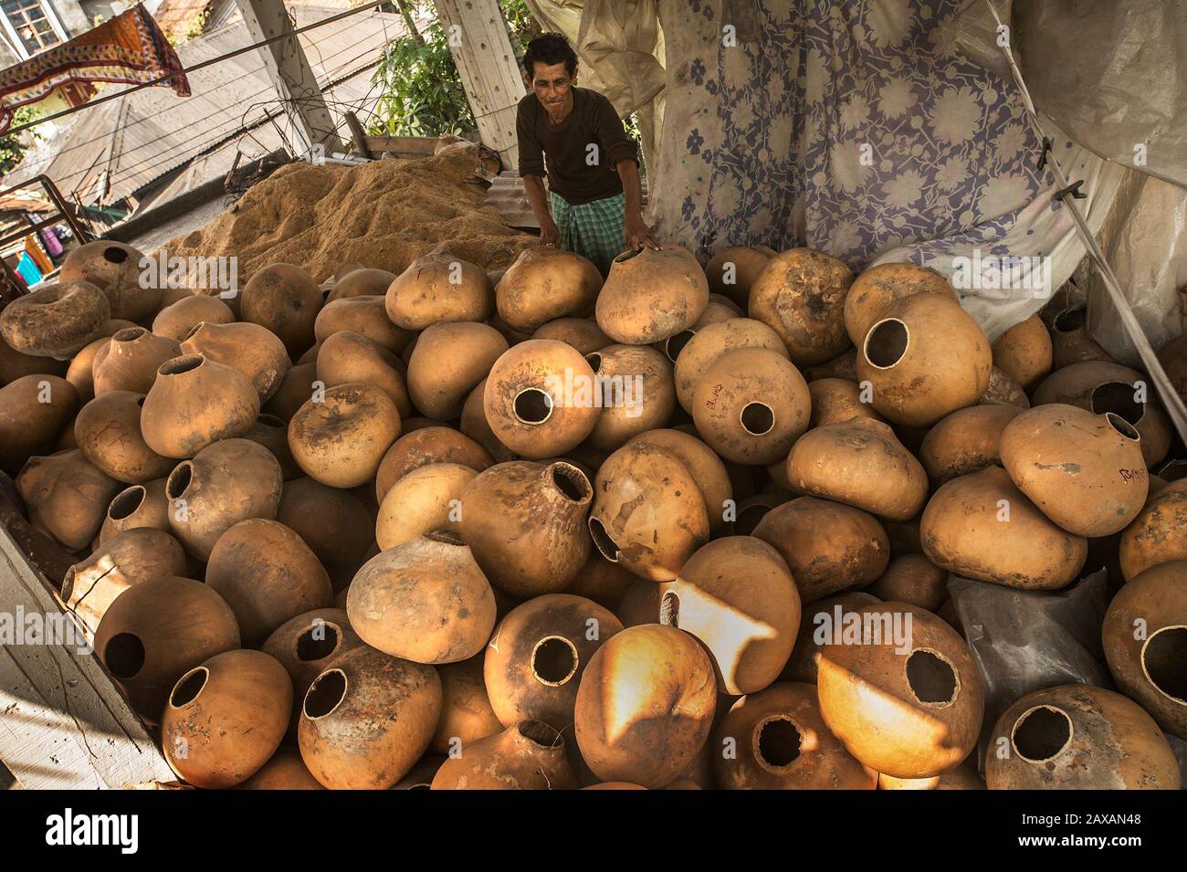 Kolkata, India. 11th Feb, 2020. An artisan works with dried gourds for string instruments of Indian classical music on the outskirts of Kolkata, India, on Feb. 11, 2020. Many string instruments in Indian classical music feature portions of natural material which give a special sound to the instruments. Credit: Tumpa Mondal/Xinhua/Alamy Live News Stock Photo