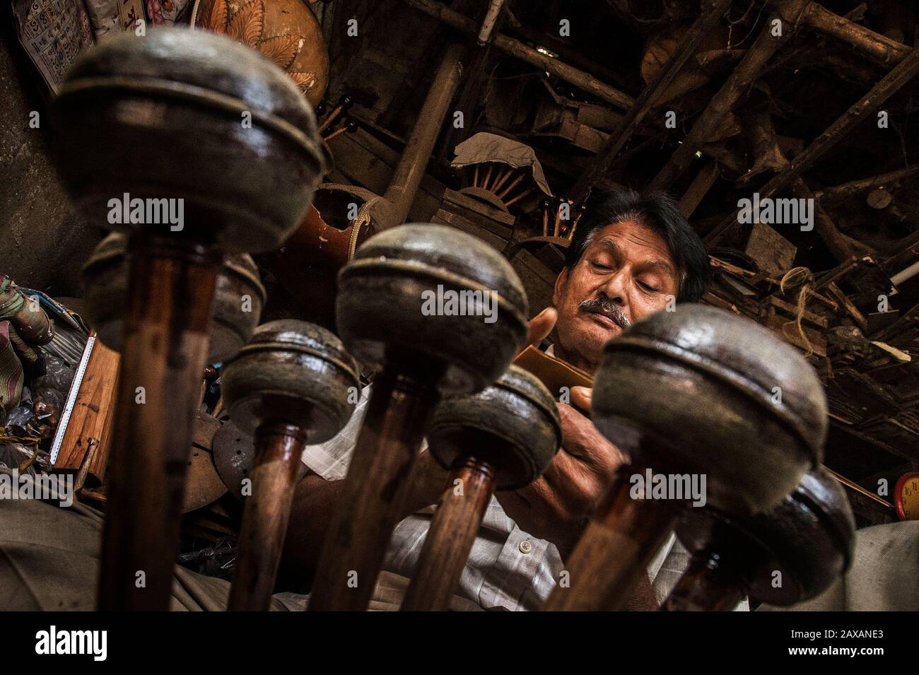 Kolkata, India. 11th Feb, 2020. An artisan makes string instruments for Indian classical music on the outskirts of Kolkata, India, on Feb. 11, 2020. Many string instruments in Indian classical music feature portions of natural material which give a special sound to the instruments. Credit: Tumpa Mondal/Xinhua/Alamy Live News Stock Photo