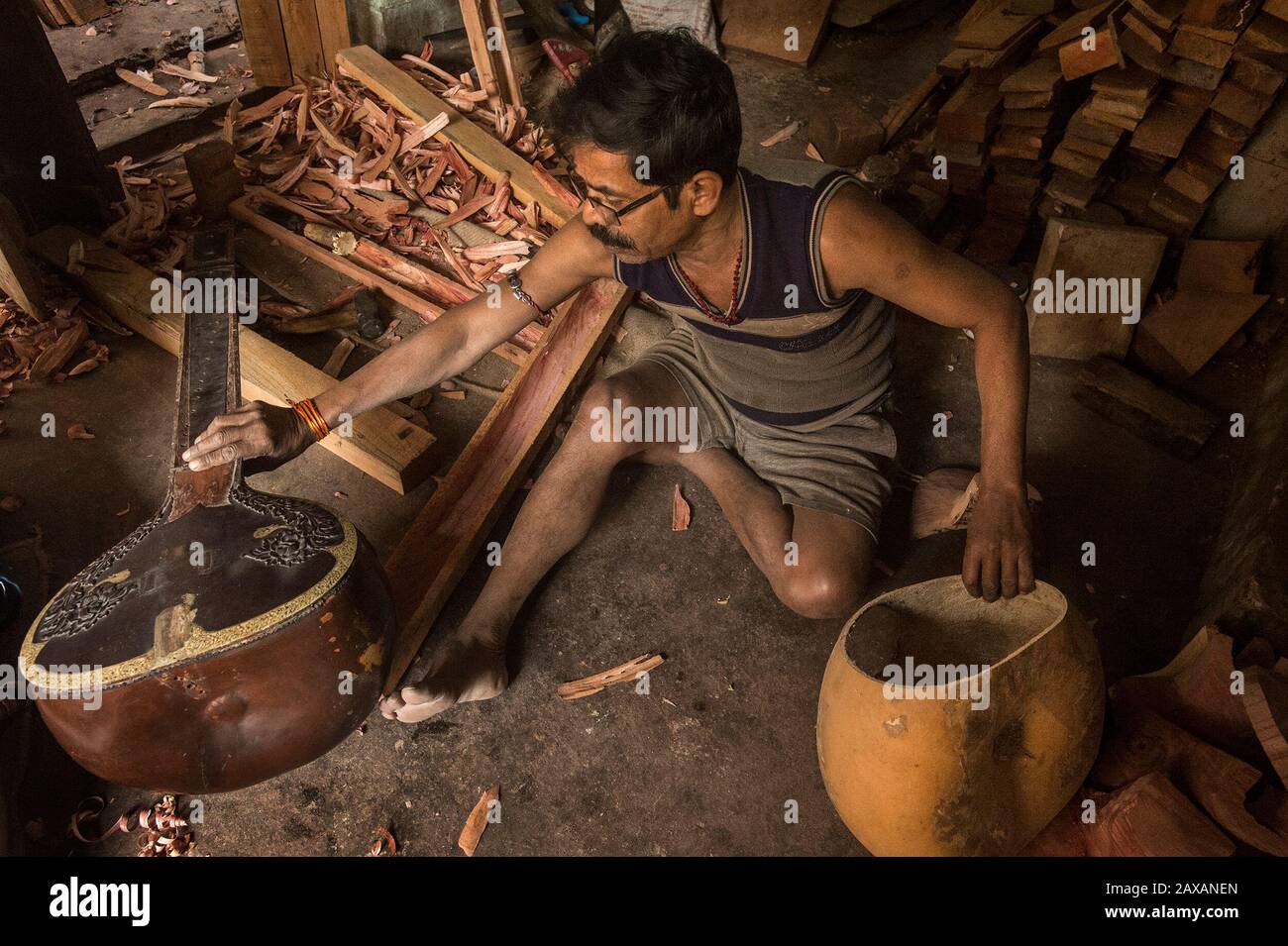 Kolkata, India. 11th Feb, 2020. An artisan makes string instruments for Indian classical music on the outskirts of Kolkata, India, on Feb. 11, 2020. Many string instruments in Indian classical music feature portions of natural material which give a special sound to the instruments. Credit: Tumpa Mondal/Xinhua/Alamy Live News Stock Photo