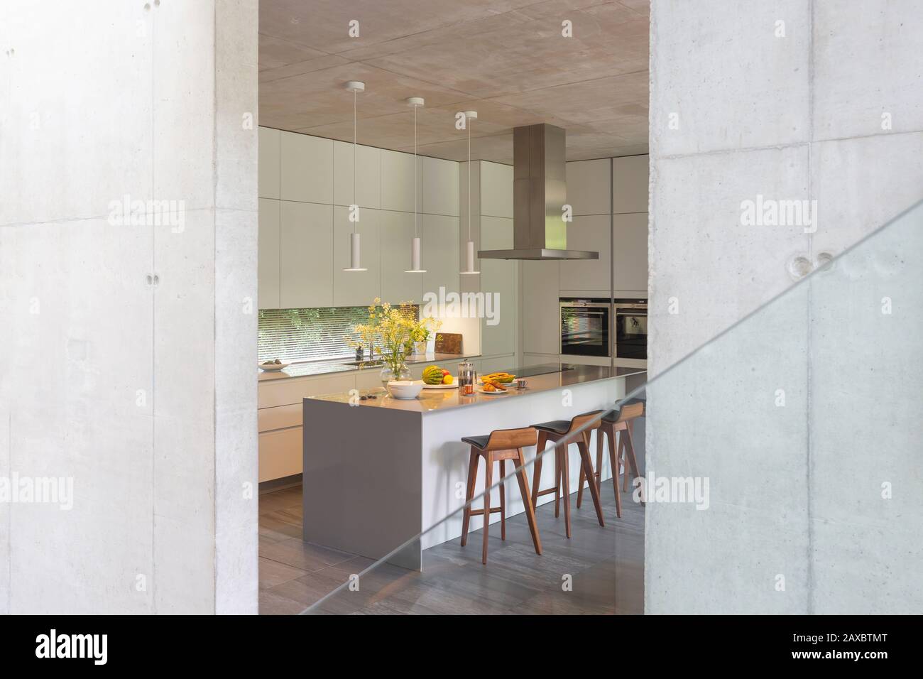 Modern white kitchen with island Stock Photo - Alamy