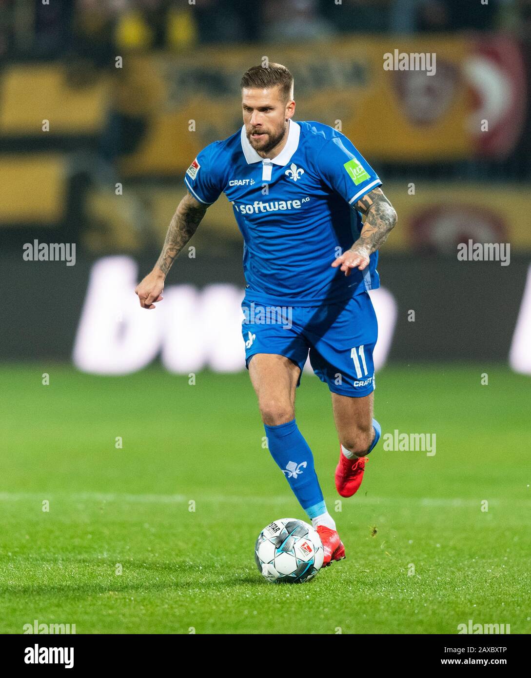 Dresden, Germany. 07th Feb, 2020. Football: 2nd Bundesliga, SG Dynamo Dresden - SV Darmstadt 98, 21st matchday, at the Rudolf Harbig Stadium. Darmstadt's Tobias Kempe plays the ball. Credit: Robert Michael/dpa-Zentralbild/dpa - IMPORTANT NOTE: In accordance with the regulations of the DFL Deutsche Fußball Liga and the DFB Deutscher Fußball-Bund, it is prohibited to exploit or have exploited in the stadium and/or from the game taken photographs in the form of sequence images and/or video-like photo series./dpa/Alamy Live News Stock Photo