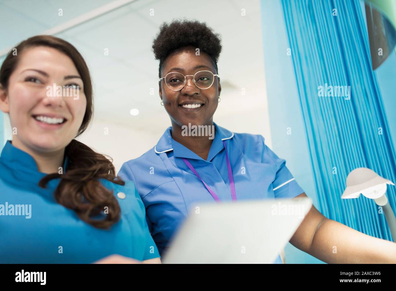 African woman doctor nurse hi-res stock photography and images - Alamy