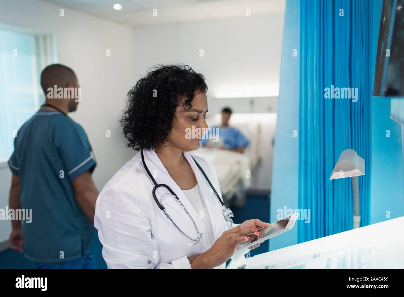 Doctor using stethoscope woman hi-res stock photography and images - Alamy