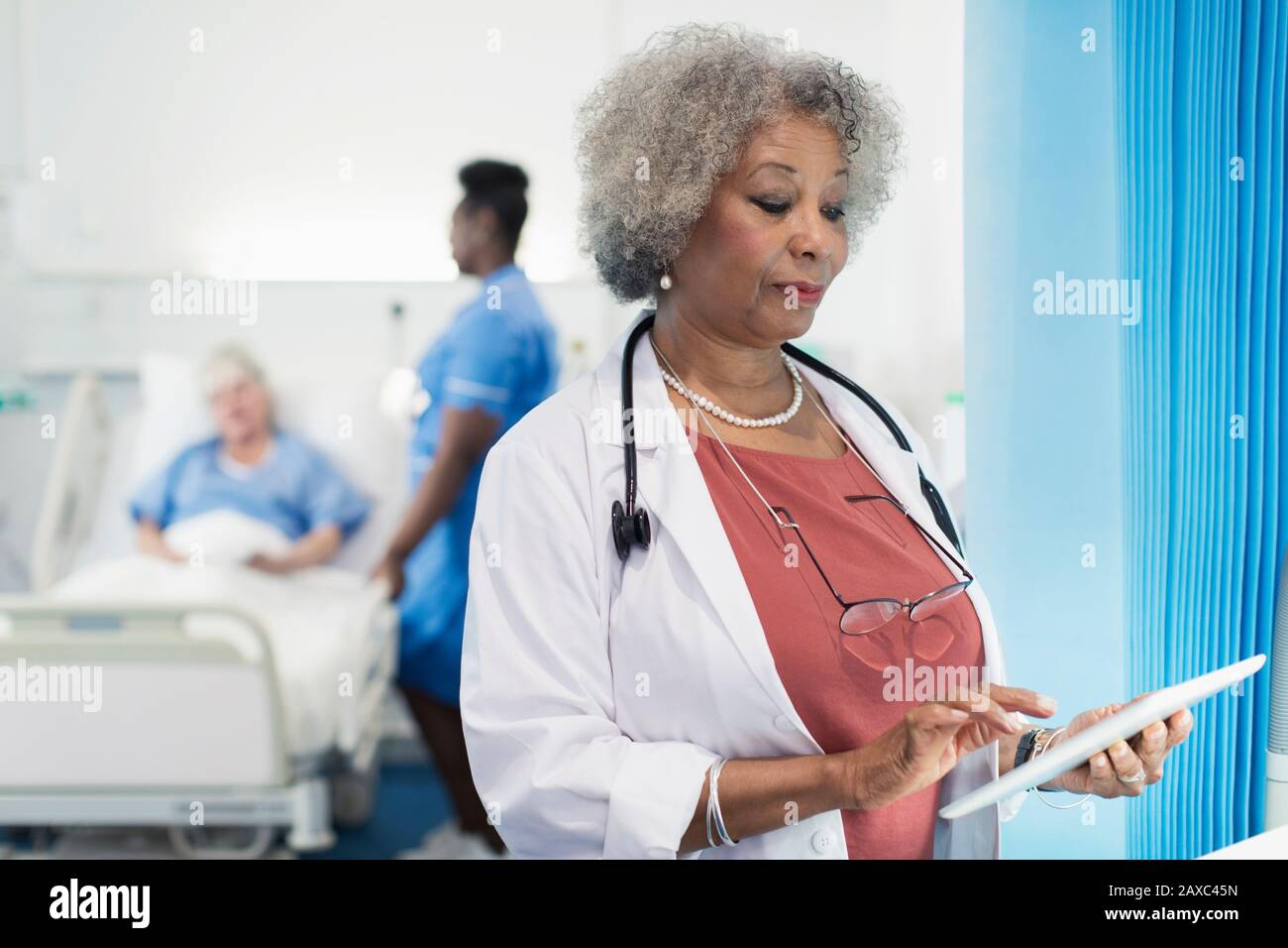 Female doctor touching senior hi-res stock photography and images - Alamy