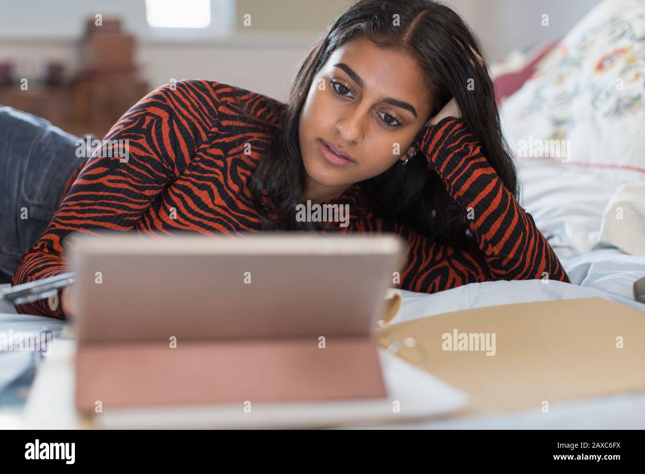 Teen girl reading tablet hi-res stock photography and images - Alamy