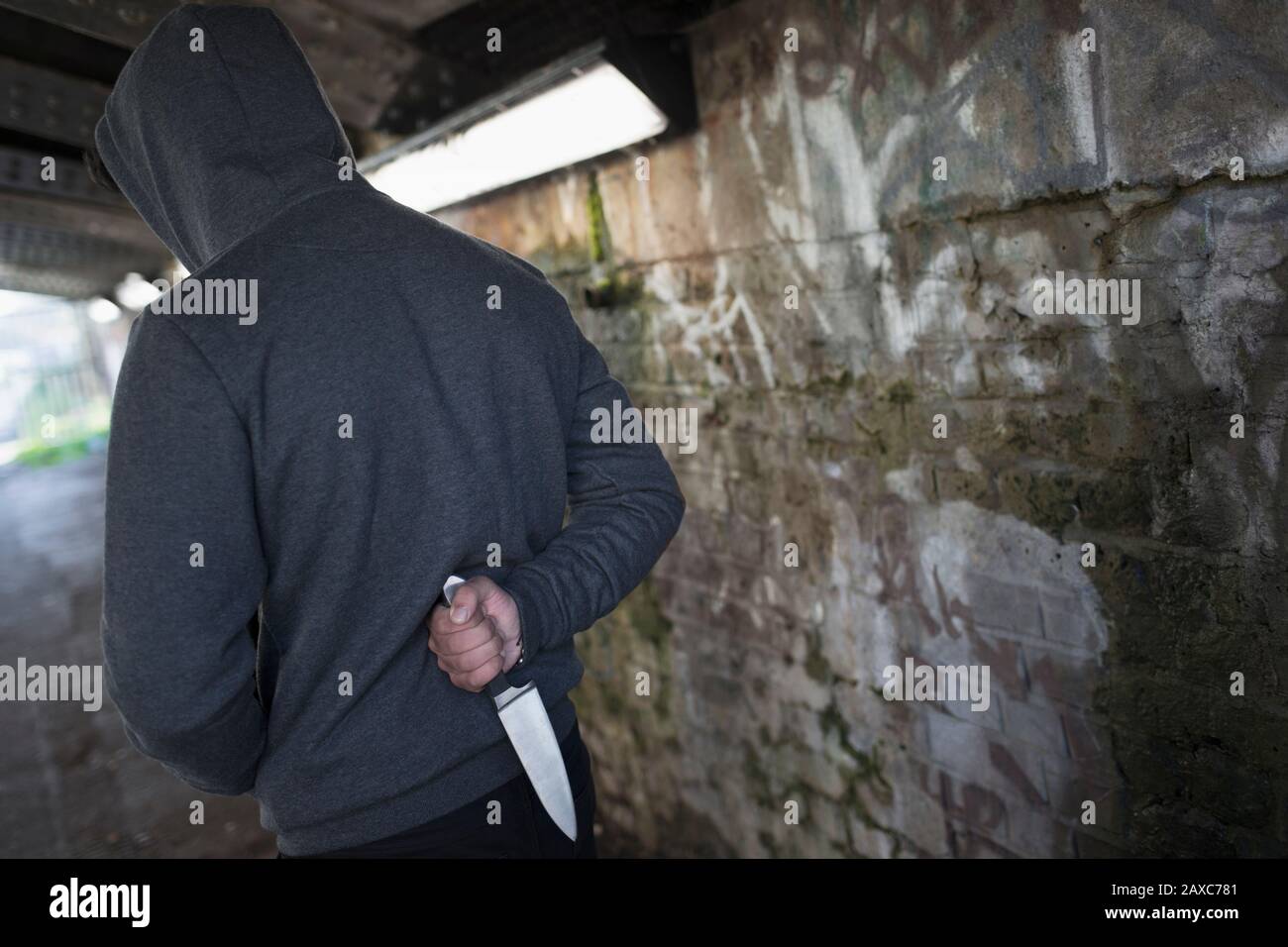 Knife in back hires stock photography and images Alamy