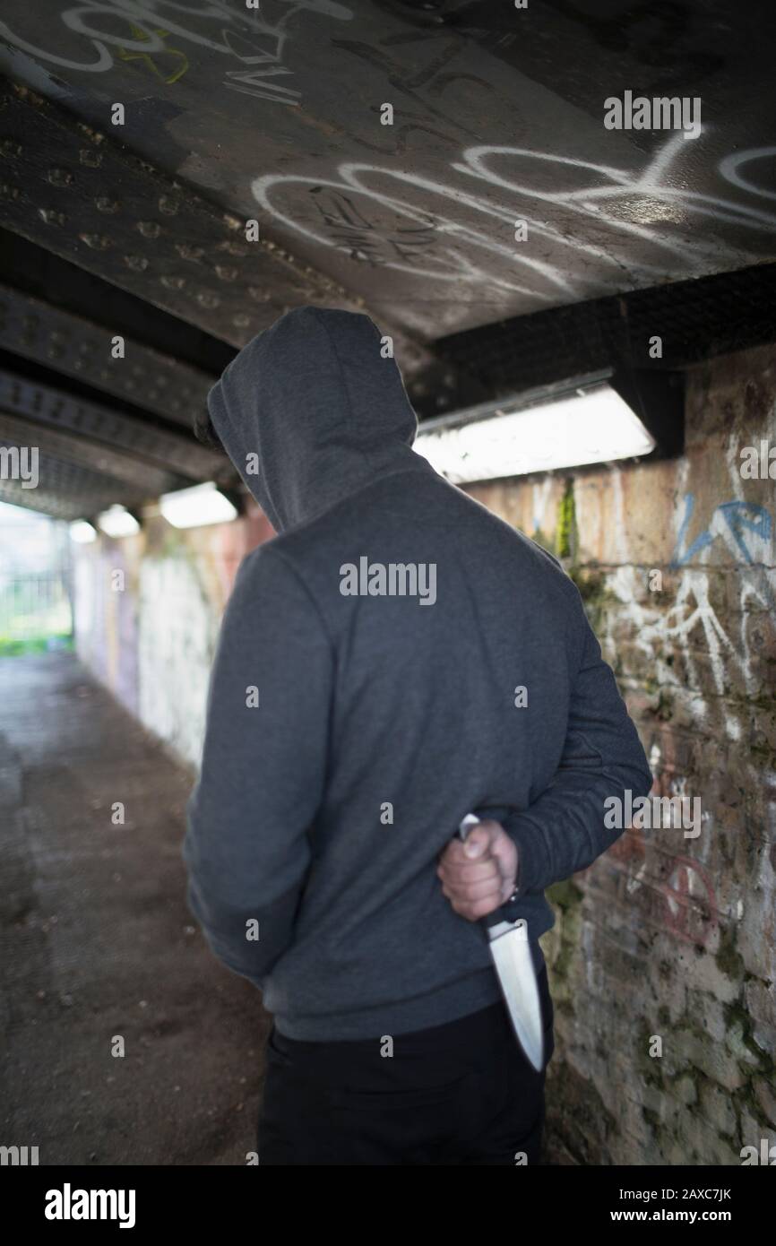 Knife in back hires stock photography and images Alamy