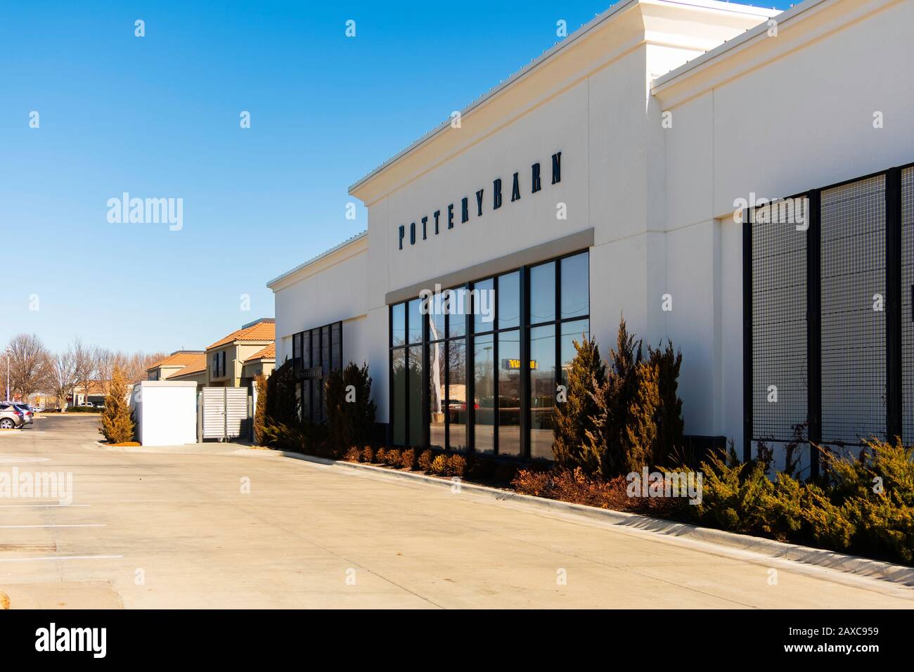 Pottery barn store hi-res stock photography and images - Alamy