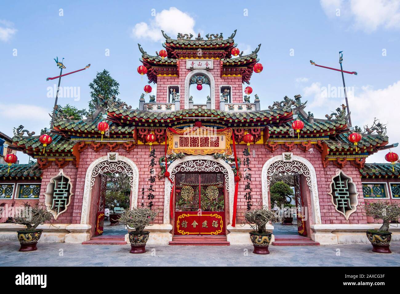 Fujian Assembly Hall (Phuc Kien), built around 1690 in Hoi An Ancient Town, Vietnam. Stock Photo