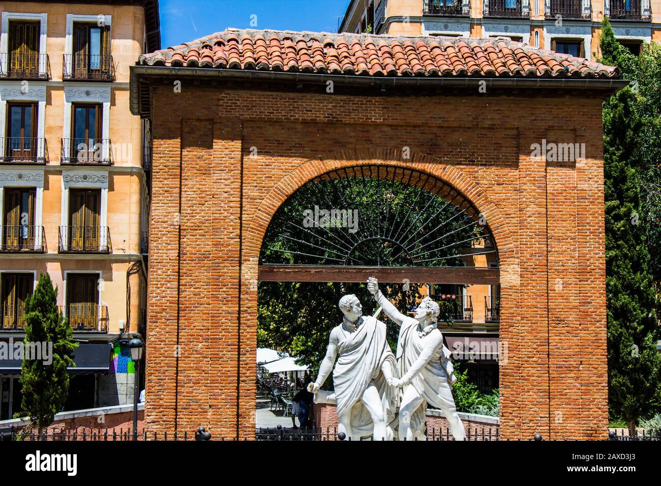 Statues in Plaza del Dos de Mayo, Madrid Stock Photo Alamy Statues in Plaza del Dos de Mayo, Madrid Stock Photo Alamy
