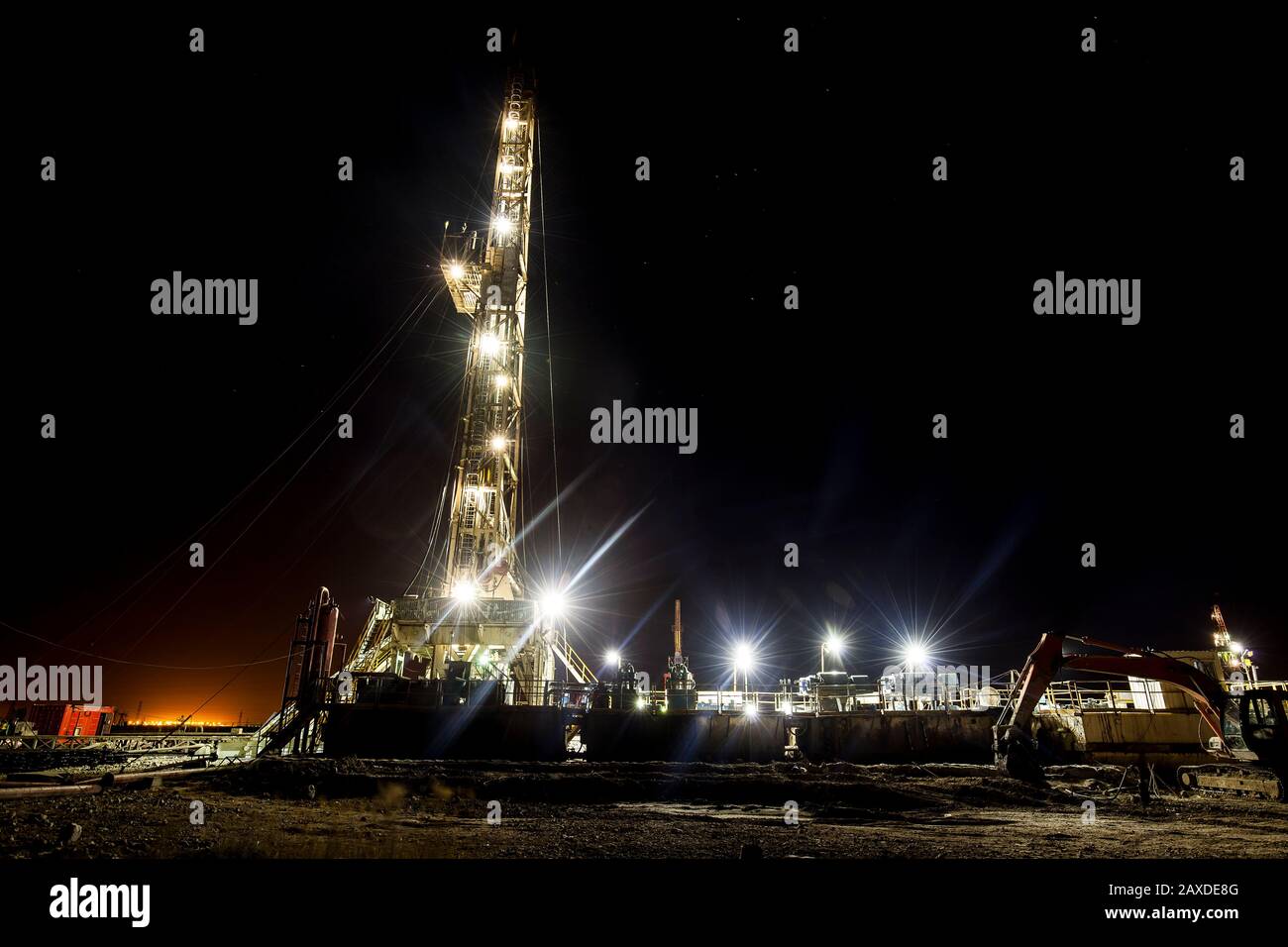 In the evening of oilfield derrick Stock Photo Alamy
