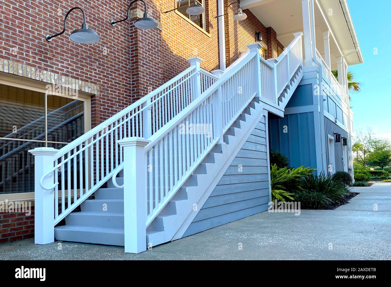 Outside staircase hi-res stock photography and images - Alamy