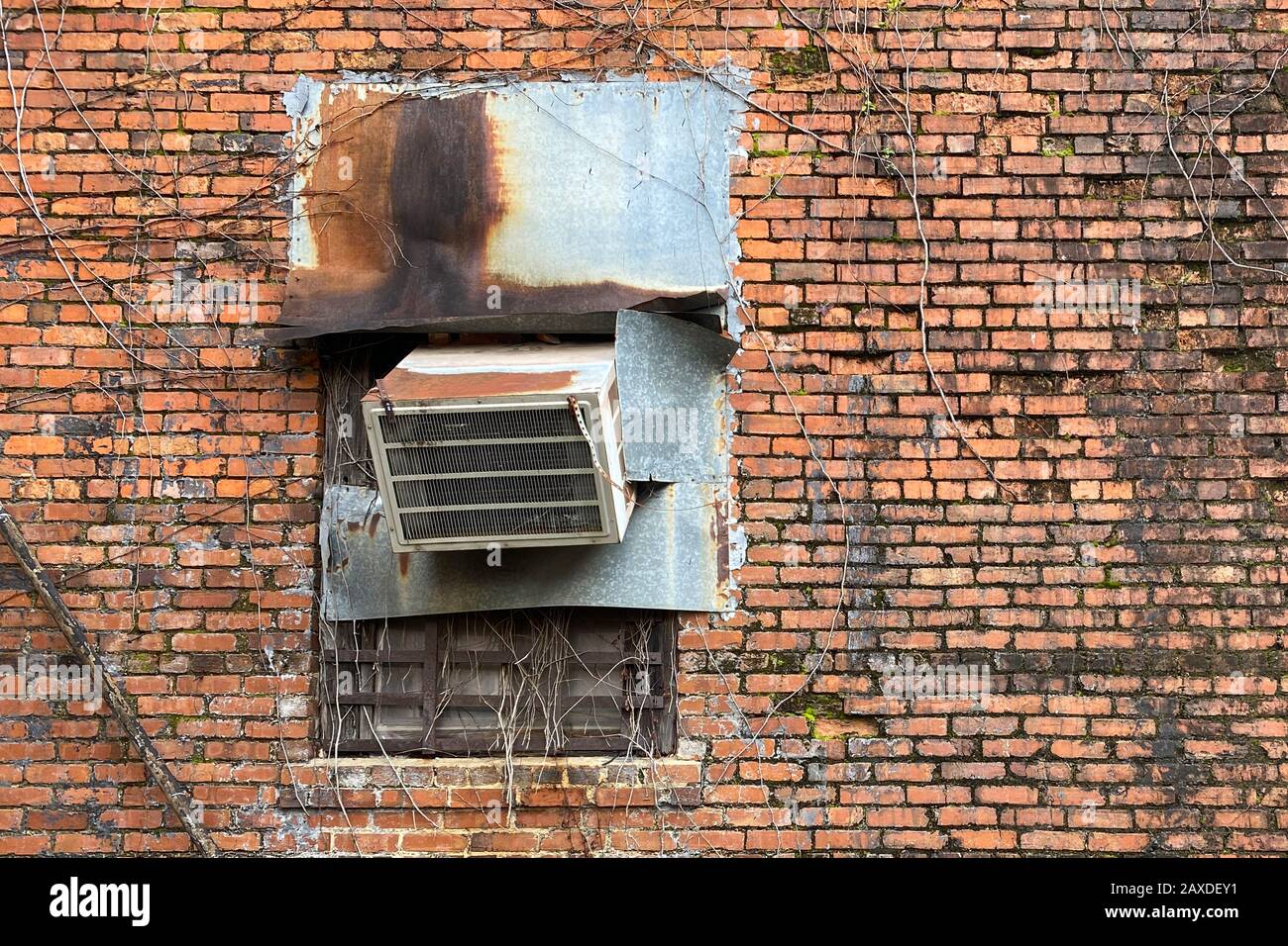 Air conditioner vintage hi-res stock photography and images - Alamy
