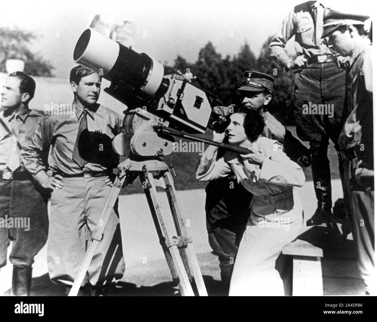 1934 c., GERMANY  : The nazist filmaker  LENI  RIEFENSTAHL  during the making of nazi documentary ' TRIUMPH DES WILLENS ' ( ' IL TRIONFO DELLA VOLONTA ' ' ) on  ADOLF  HITLER power rising - NAZI - NAZISMO - NAZISTA - WW2 - WWII - SECONDA GUERRA MONDIALE - DONNA REGISTA - CINEMA - FILM   ----  Archivio GBB Stock Photo