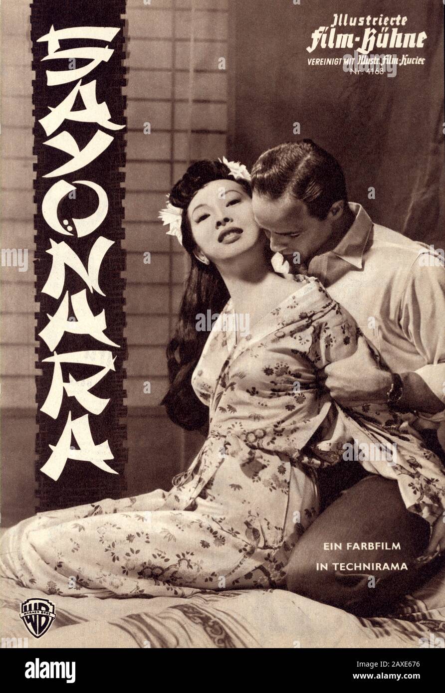 1957 :  The celebrated american movie actor MARLON BRANDO with MIIKO TAKA in SAYONARA by Joshua Logan , from a novel by James A. Michener . Cover of movie program ILLUSTRIERTE FILM-BUHNE , 1957 - ATTRICE - MOVIE - FILM - CINEMA - ASBURGO - ABSBURGO -  portrait - ritratto  - sorriso  - lovers - innamorati - amanti - love scene - amore - MOVIE - portrait - ritratto - CINEMA - FILM   - locandina pubblicitaria cinematografica - POSTER  - embrace - abbraccio - kiss - bacio - copertina - cover - smile - swatch - orologio da polso ----  Archivio GBB Stock Photo