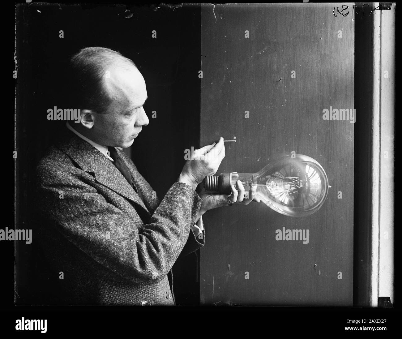 Incandescent lamps hires stock photography and images Alamy