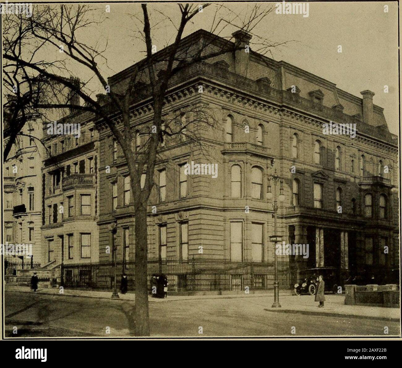 Palatial homes in the city of New York and dwellers there in ..arranged for the convenience of the passer-by . RESIDENCE OF MR. AND MRS. GEORGE J. GOULDNo. 857 FiiTH AvExuK AND No. East Corner 67th Stkeet 1(&gt;. RESIDENCE OF MR. H. P. WHITNEY871 Fifth Avenue and No. East Corner 6Svh Street East 68th Street. No. 5 Mrs. John J. Emery. 8 Mr. and Mrs. Otto H. Kahn.18 Mr. Henry T. Sloane. Fifth Avenue. Northeast Corner 69th Street, No. 1. Mrs. E. H. Harriman.Southeast Corner 69th Street, No. 2.Mr. and Mrs. Ogden Mills.East 69th Street. 3 Mr. and Mrs. Stephen H. P. Pell. 4 Mrs. Maturin Livingston. Stock Photo
