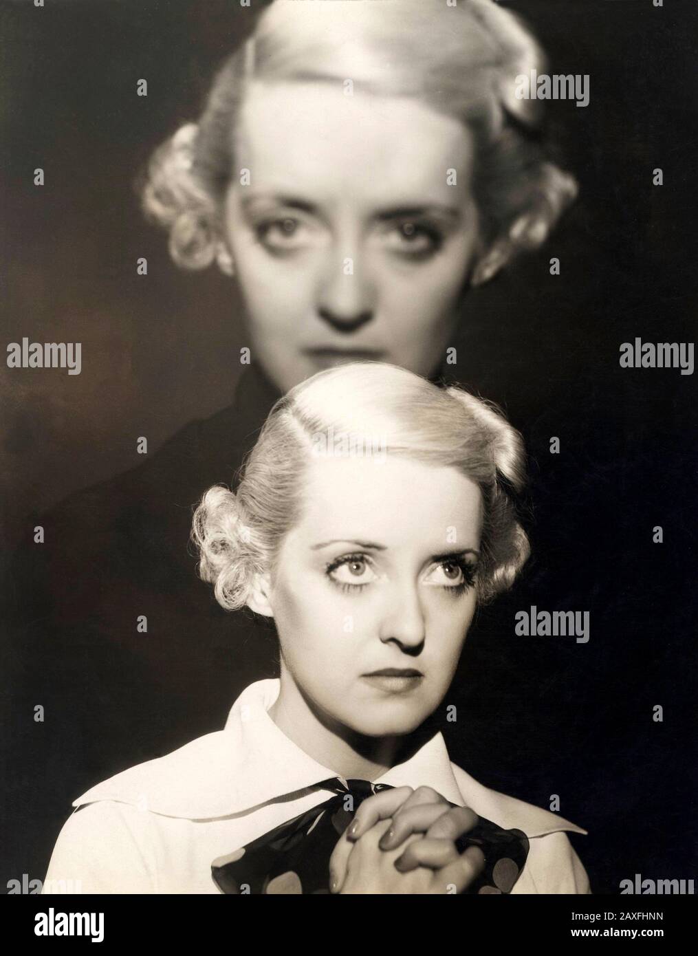 1930's , USA : The movie actress BETTE DAVIS  - FILM DRAMMATICO - CINEMA - portrait - ritratto - bionda - blonde - preghiera - prayer - DIVA - DIVINA - collar - colletto - DRAMA  © Archivio GBB / Stock Photo