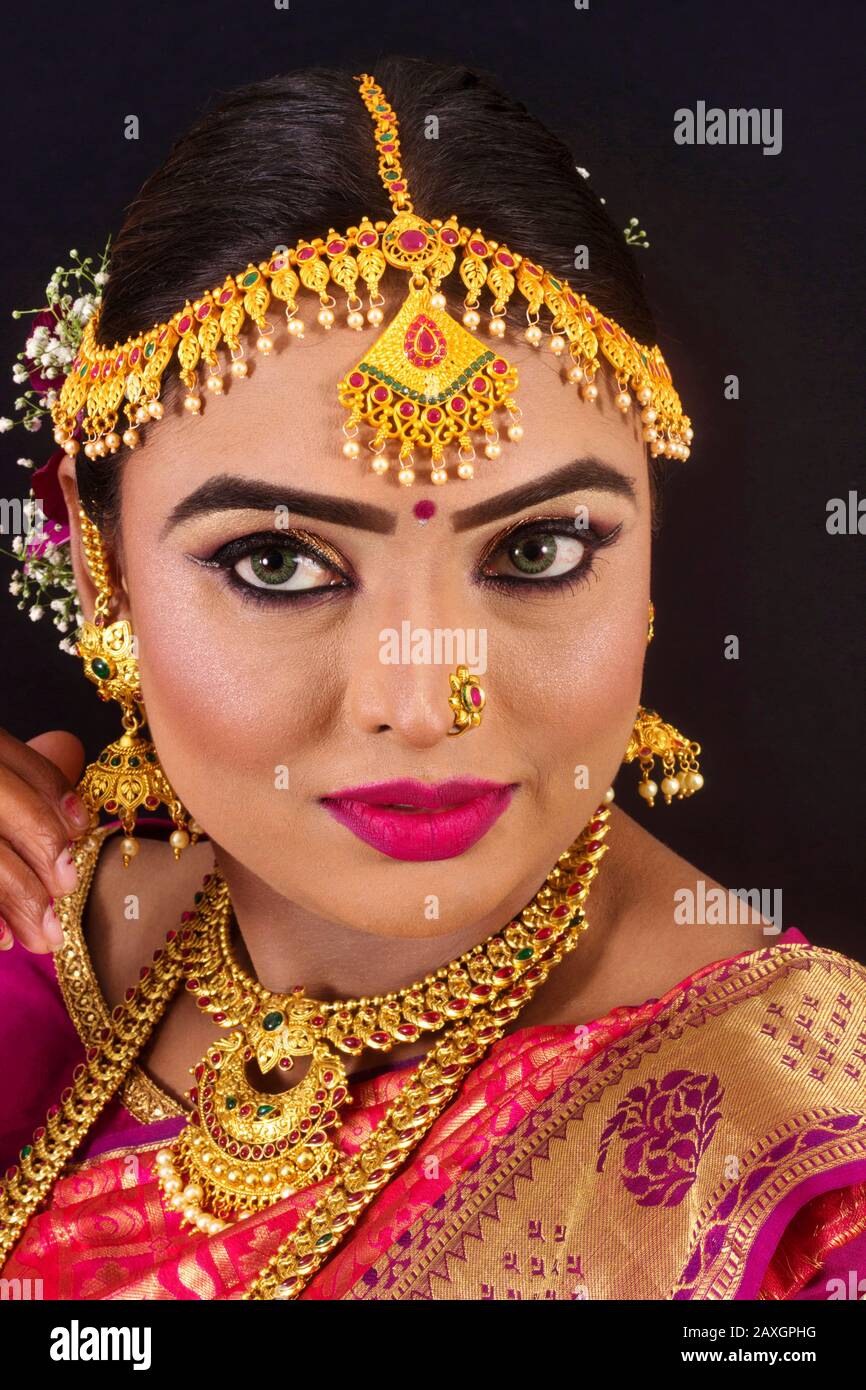 Bengali woman looking saree hires stock photography and images Alamy