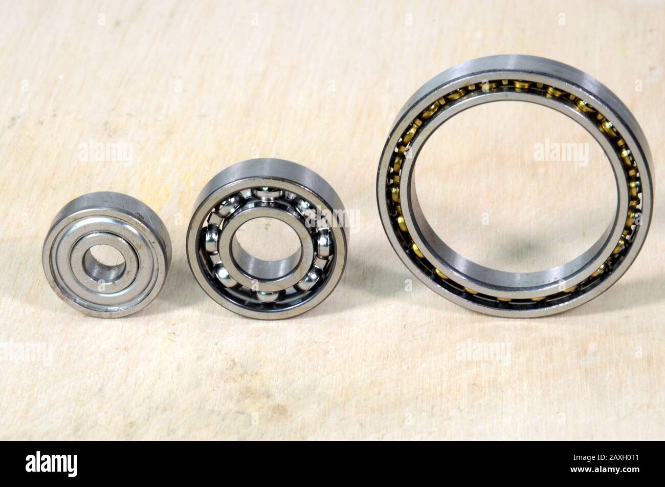 Arrangement with three different sized ball bearings, the bearing to