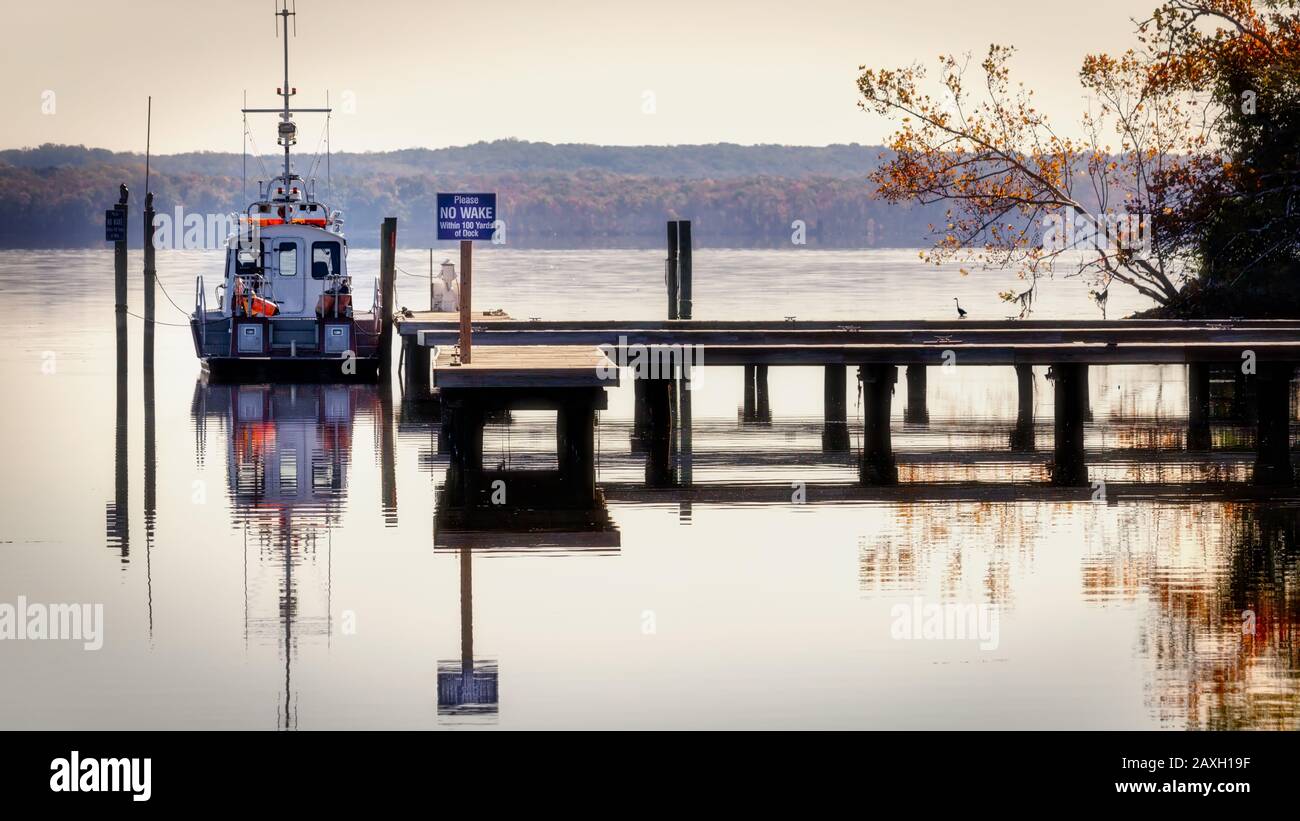 A “no wake” sign on a rescue boat dock at a Potomac River cove in Virginia. Stock Photo