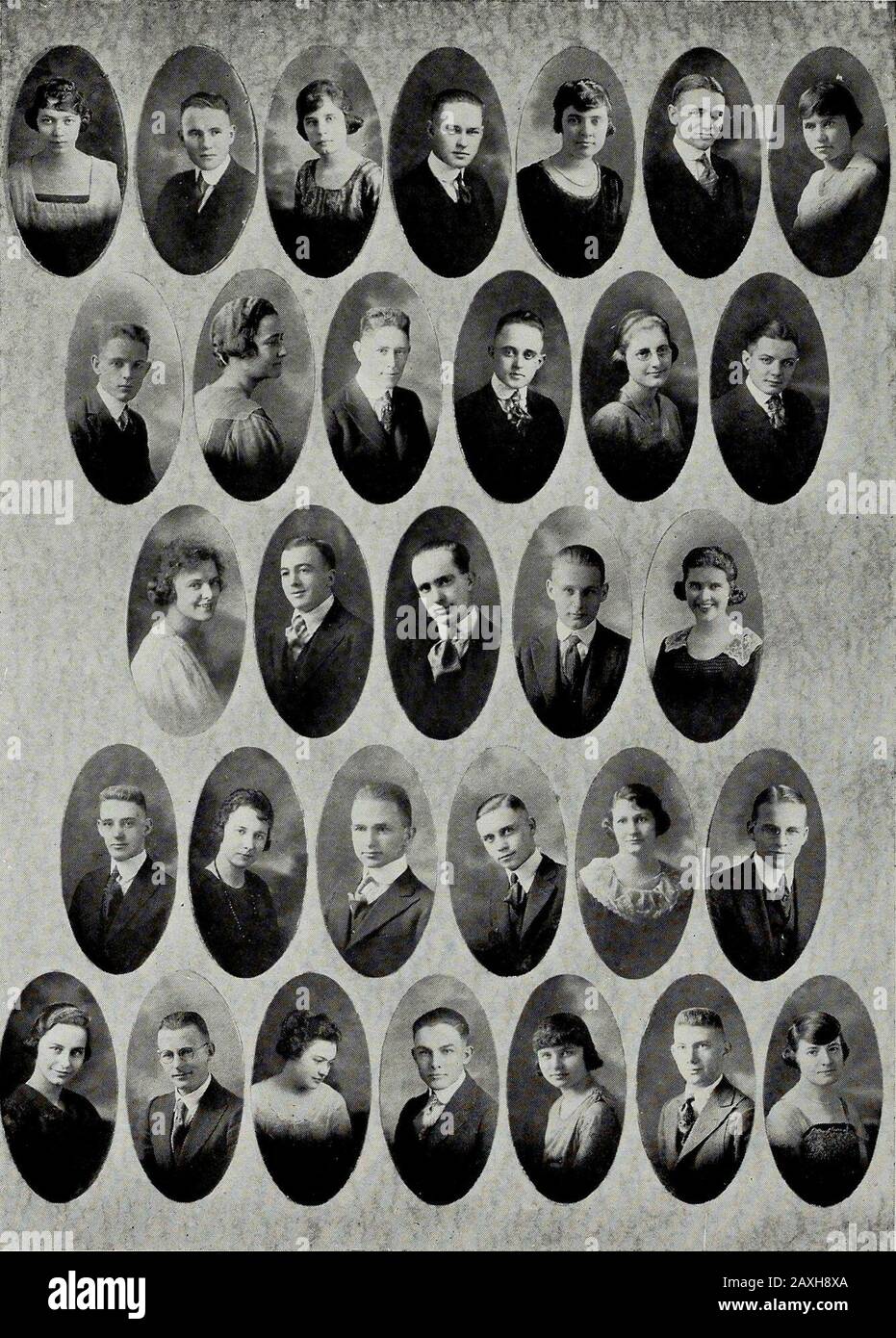 Kynewisbok . Olson, H.; Ingram; White, M.; Allen; Withrow, V.; Howe; Cutler, M.Flint; Melzer; Russell, H.; Johns, G.; Tucker; Koolbeck.Cameron; White, F.; Pendleton; Rush; Mathers.Redmond; Miller, A.; Cutler, O.; Hoery; Mead; Iliff.Dickinson; King; Kearney; Lambert; Withrow, A.; Brandt; Thomas. [152] KYKEWISBOK Stock Photo