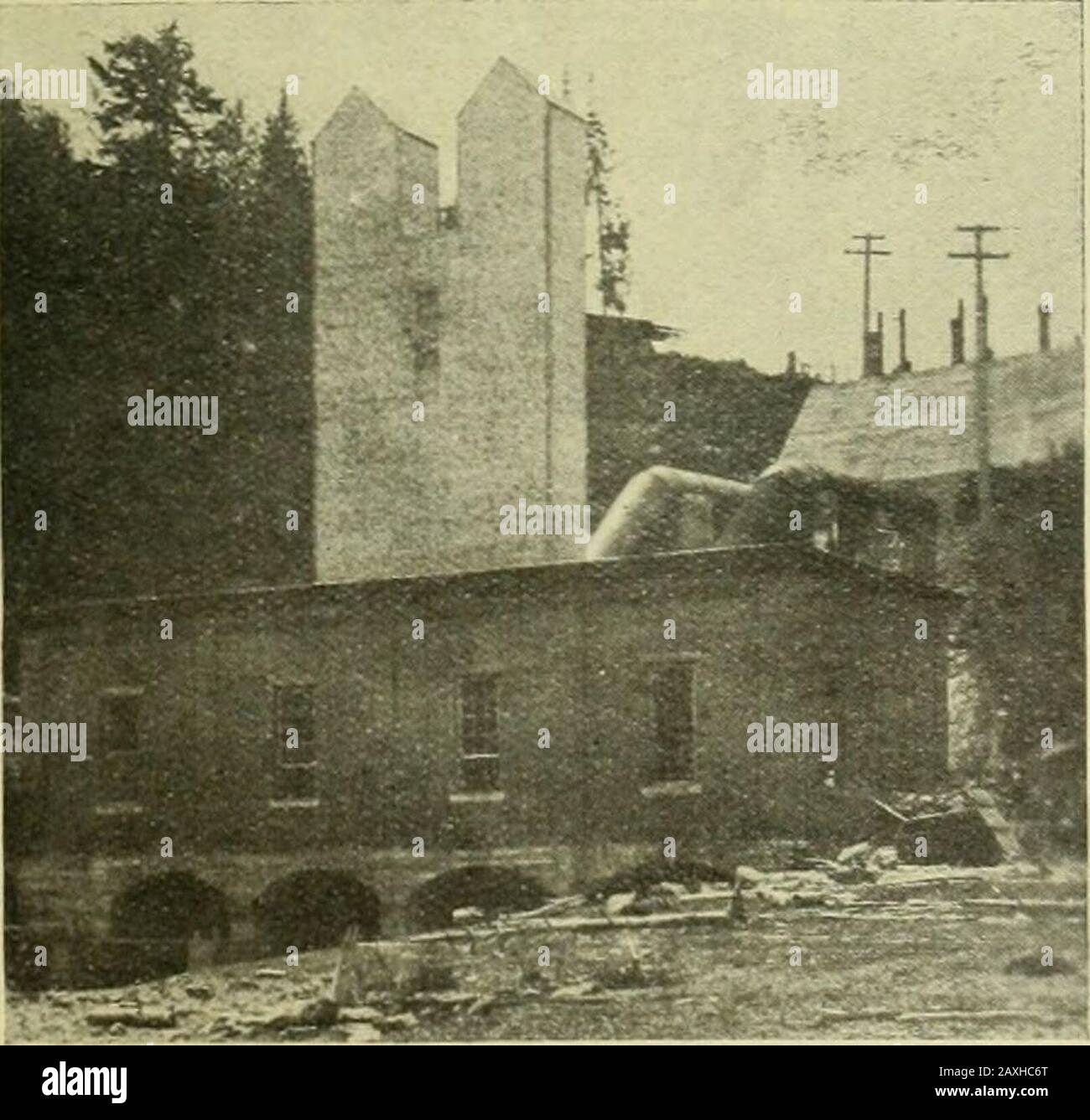 Electrical news and engineering . GeiKiuting Plant at Aroostook Falls of the Maino and New Brunswick Power Coiuiiany ActiYitj iim Maritime ProYimc^ The Maine and New Brunswick ElectricPower Company There are three points on the international line separatingCanada and the United States where our Governments have seenfit to allow the development and export of power for use in thelatter country. These points are Fort Frances, where the On-tario & Minnesota Power Co. exports across the Rainy river. Power House at Aroostook Fails to the town of International Falls, principally for use in variousman Stock Photo