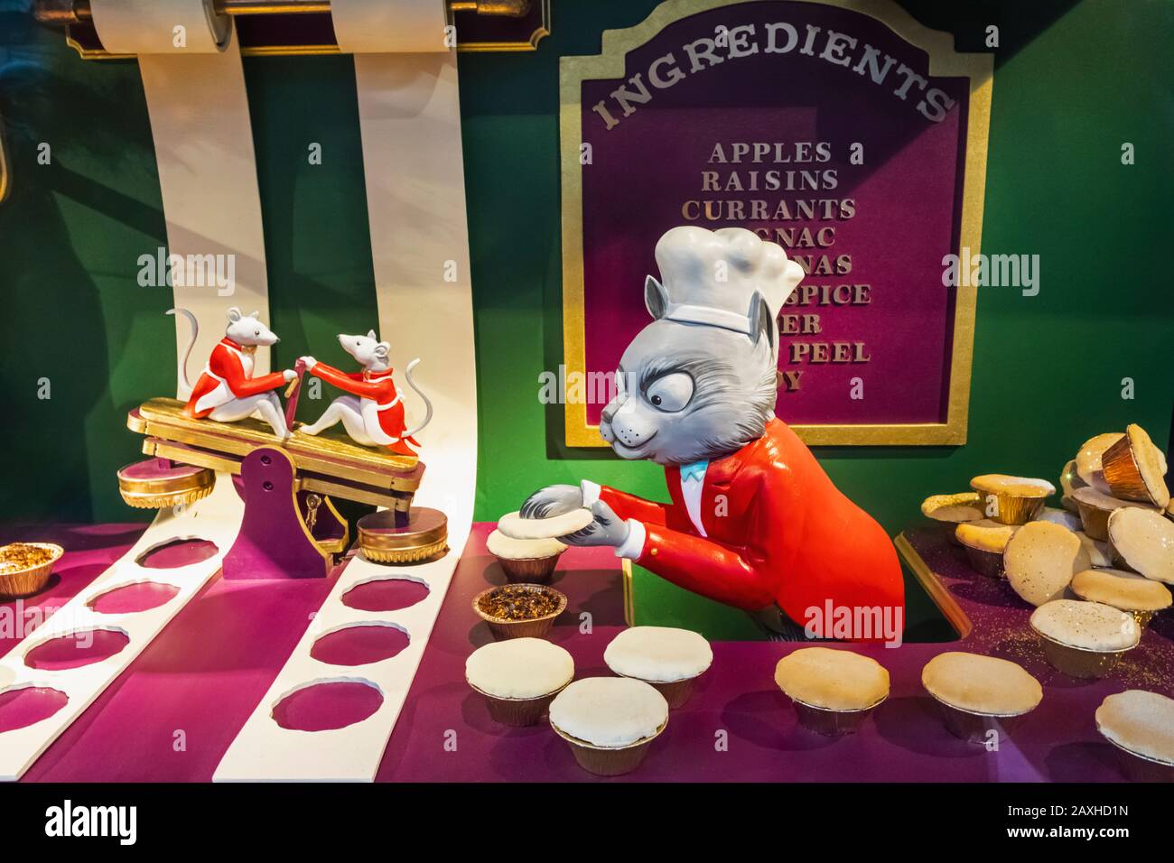England, London, Piccadilly, Fortnum and Mason Store, Funny and Amusing Christmas Window Display of Cat and Mice Making Traditional English Mince Pies Stock Photo