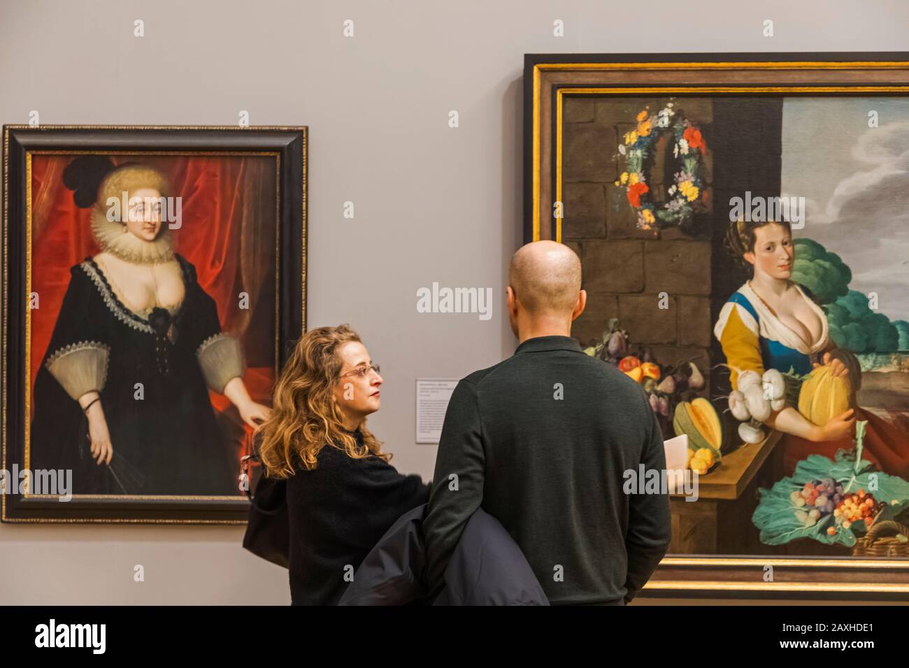 England, London, Tate Britain, Funny and amusing photo of visiting couple Looking at Artwork Stock Photo