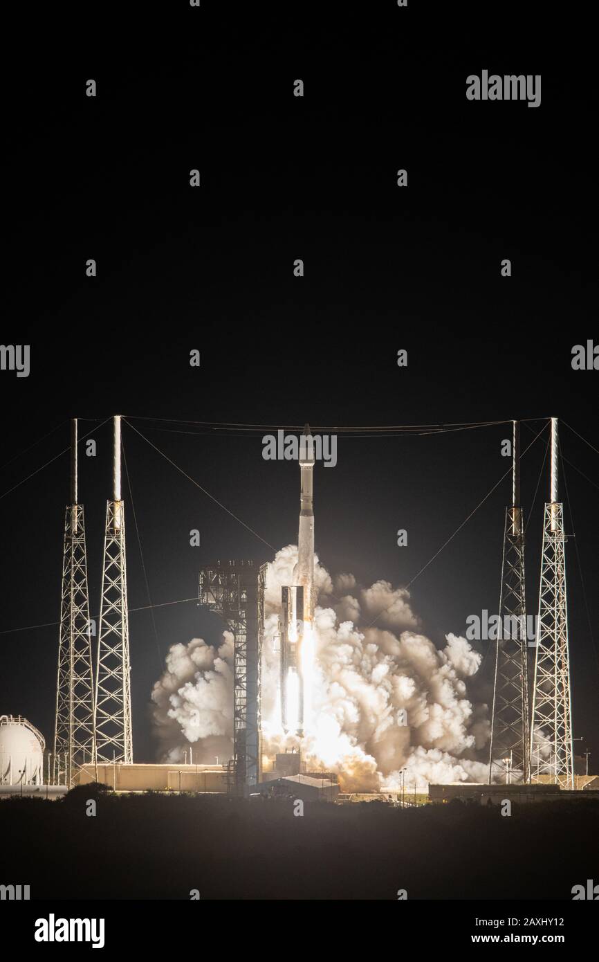 CAPE CANAVERAL, USA - 9 Feb 2020 - The United Launch Alliance Atlas V rocket, carrying the Solar Orbiter, lifts off Space Launch Complex 41 at Cape Ca Stock Photo