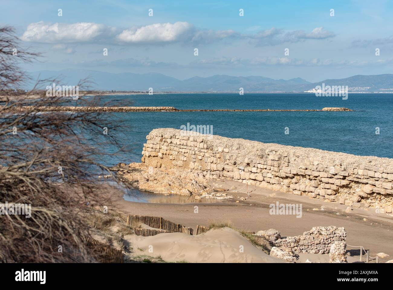 Grec Wall in Platja de Les Muscleres in La Escala behind the ruins of Empuries, in the Province of Giron, Catalonia, Spain. Stock Photo