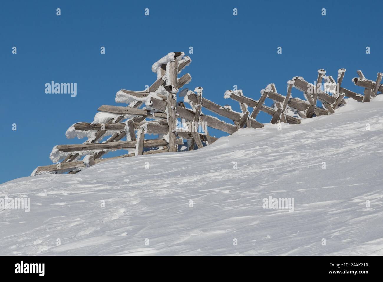 Winter landscape fence hi-res stock photography and images - Alamy