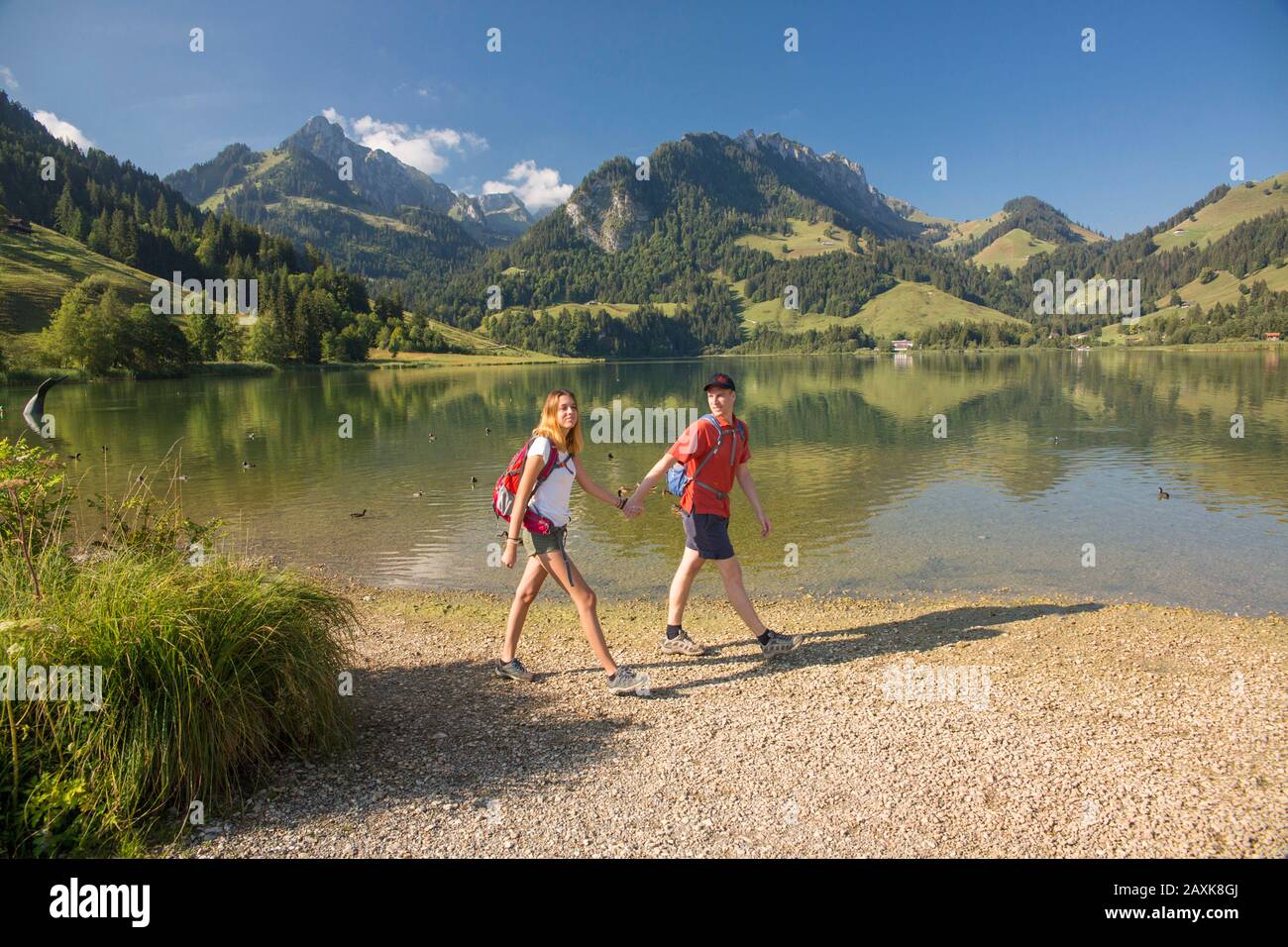 Paar beim Wandern am Schwarzsee FR Stock Photo