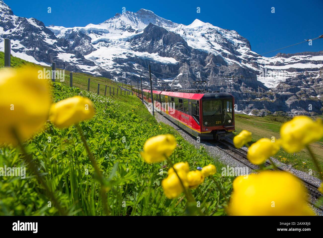 Jungfraubahn vor Jungfrau Stock Photo