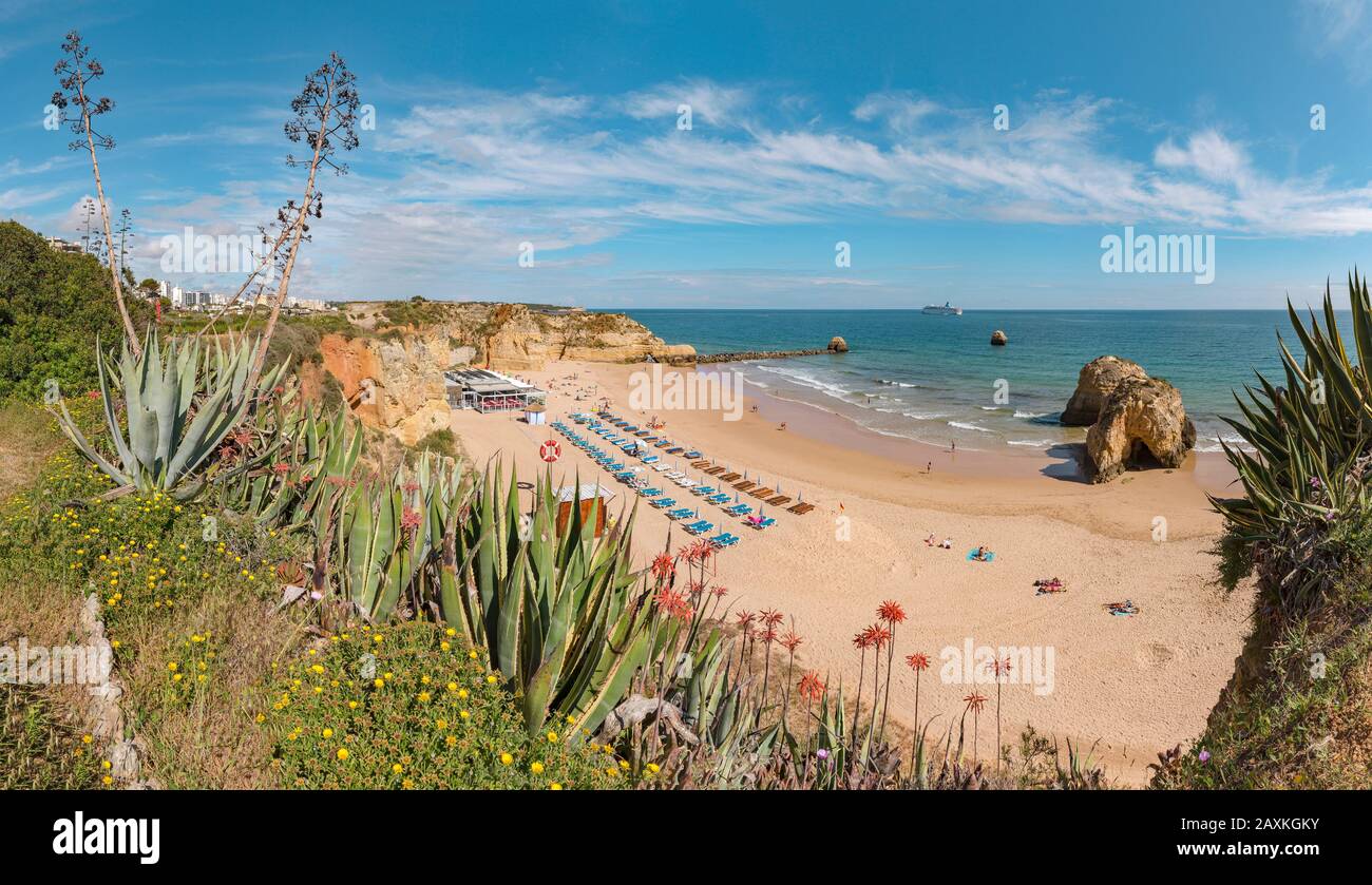 miradouro-dos-tr-s-castelos-portimao-portugal-stock-photo-alamy