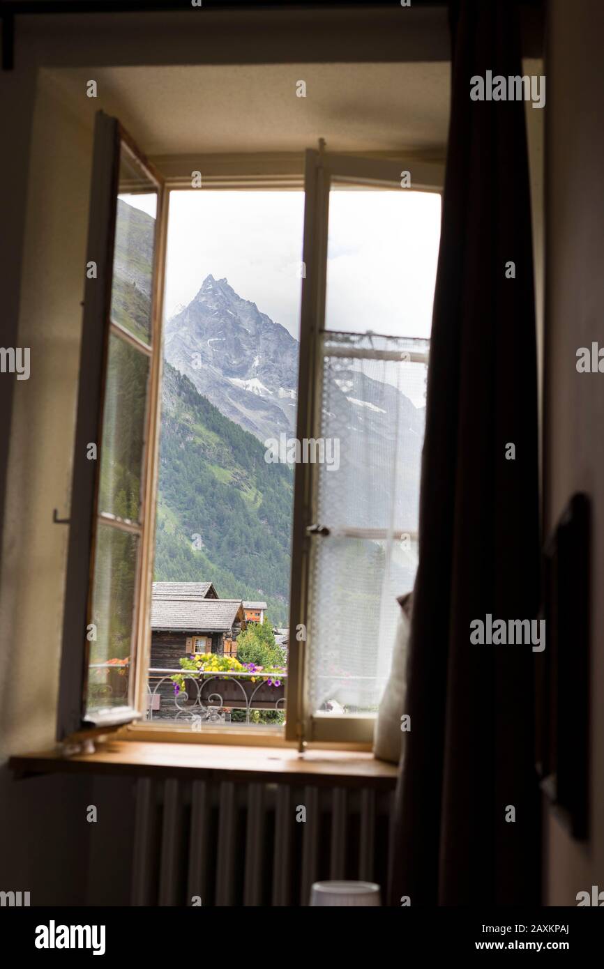 Hotel windows open view hires stock photography and images Alamy