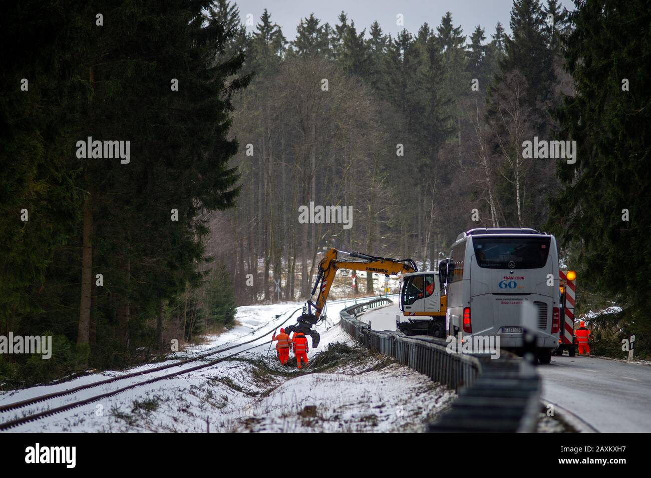 Schierke, Germany. 12th Feb, 2020. Workers are clearing branches from the tracks of the Harz narrow-gauge railway on the section between Drei Annen Hohne and Schierke. The clean-up work on the railway company's tracks had not yet been fully completed by the afternoon. The trains from Wernigerode only went as far as Drei Annen Hohne. Credit: Klaus-Dietmar Gabbert/dpa-Zentralbild/ZB/dpa/Alamy Live News Stock Photo