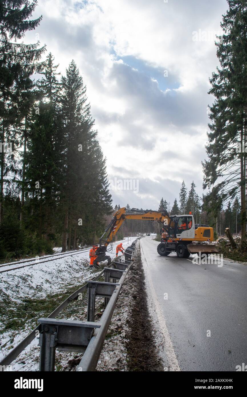 Schierke, Germany. 12th Feb, 2020. Workers are clearing branches from the tracks of the Harz narrow-gauge railway on the section between Drei Annen Hohne and Schierke. The clean-up work on the railway company's tracks had not yet been fully completed by the afternoon. The trains from Wernigerode only went as far as Drei Annen Hohne. Credit: Klaus-Dietmar Gabbert/dpa-Zentralbild/ZB/dpa/Alamy Live News Stock Photo