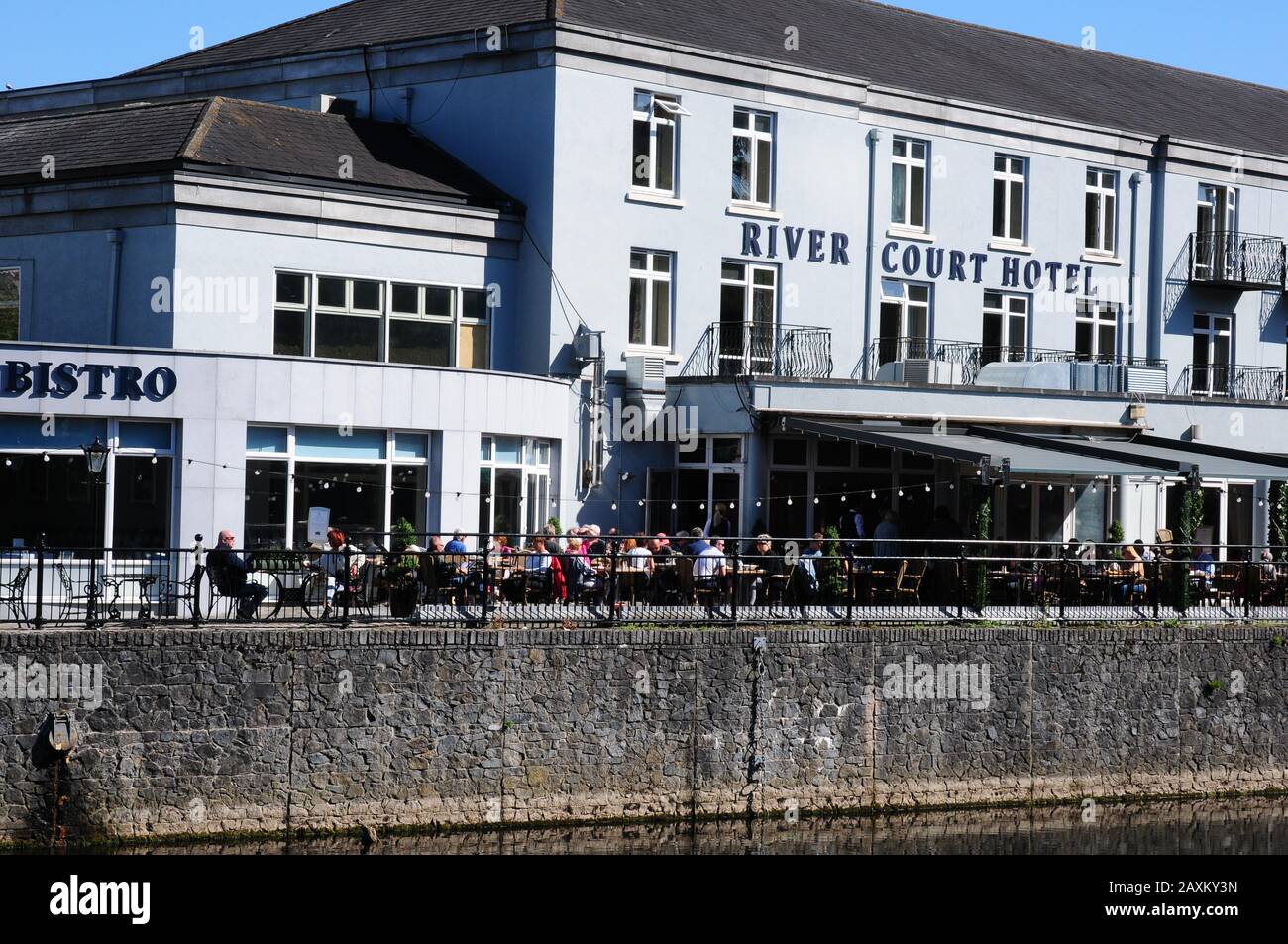 People eating and drinking outside the River Court Hotel, Kilkenny. Stock Photo