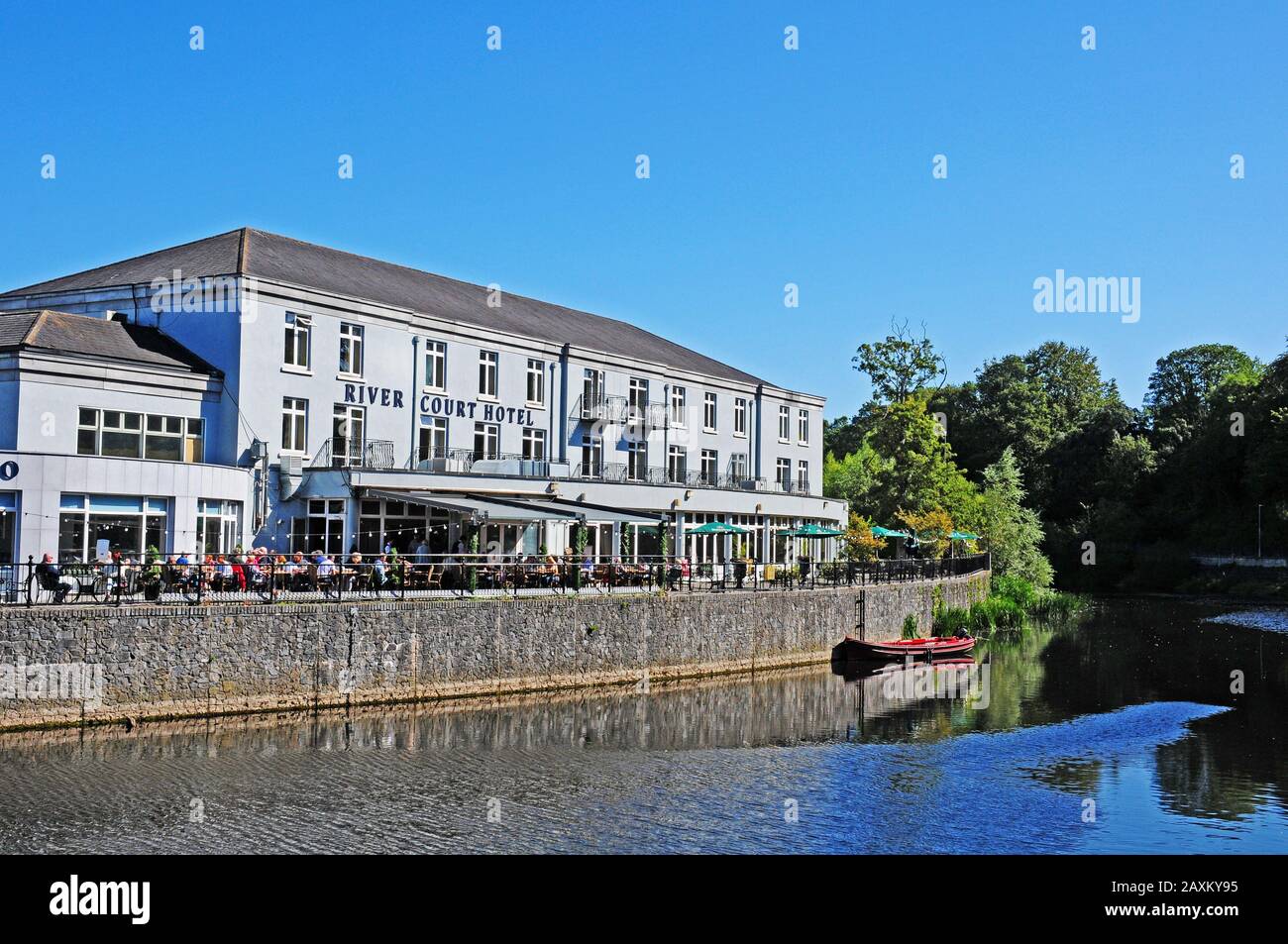 River Court Hotel on River Nore, Kilkenny. Stock Photo