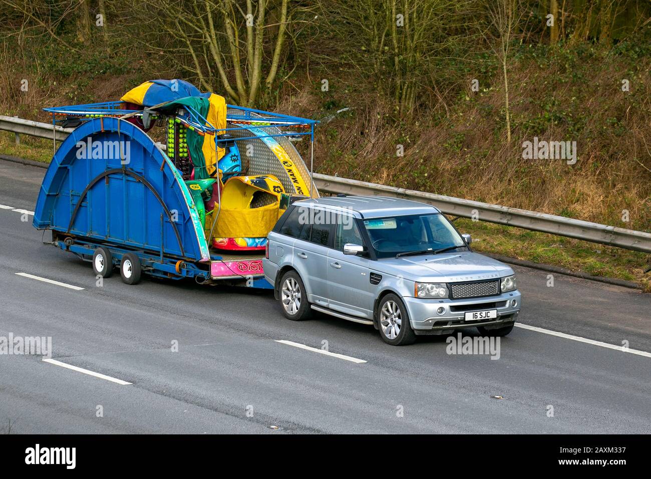 2006 silver Land Rover Range Rover SP HSE TDV8 A; UK Vehicular traffic, transport, modern, saloon cars, on the M61 motorway, Manchester, UK Stock Photo