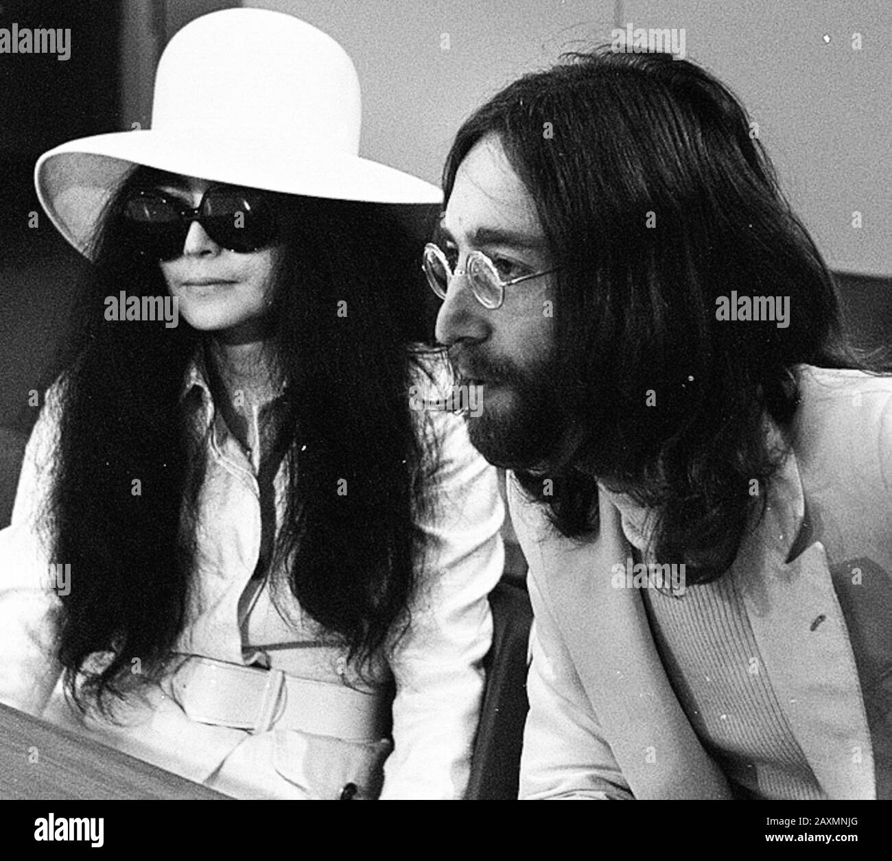 Collection / Archive: Photo Collection Anefo Report / Series:   John Lennon and wife Yoko Ono depart from Schiphol to Vienna in the departure date: March 31, 1969 Location: North-Holland, Schiphol Keywords: arrival and departure, couples, musicians , airports Person Name: Lennon, John Ono, Yoko Stock Photo