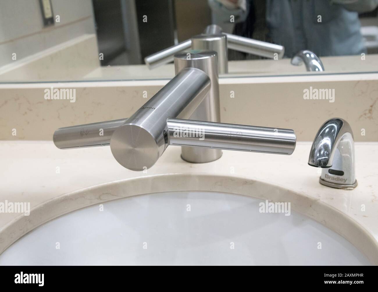 Hand dryers hires stock photography and images Alamy