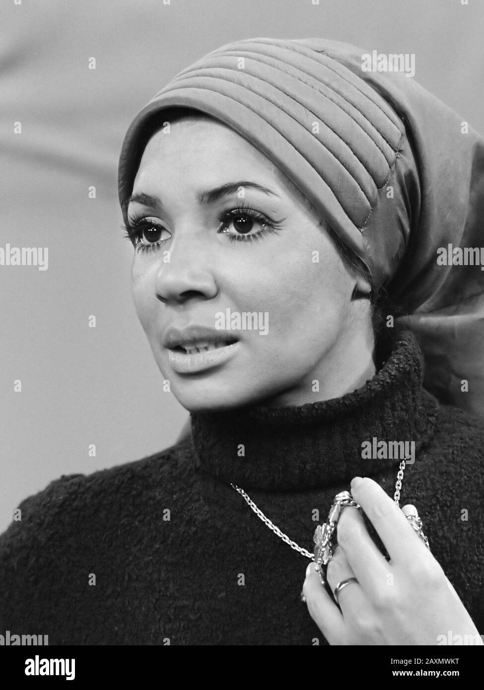 Shirley bassey hires stock photography and images Alamy