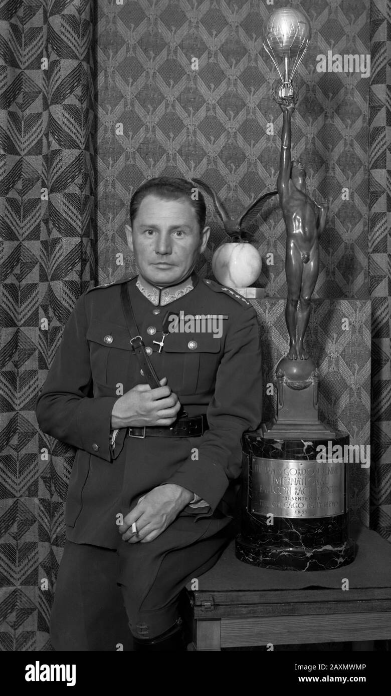 Warsaw. Portrait of the Air Force captain and balloonist Franciszek Hynek (1897-1958) seated next to the Gordon Bennett Cup in 1934 Stock Photo