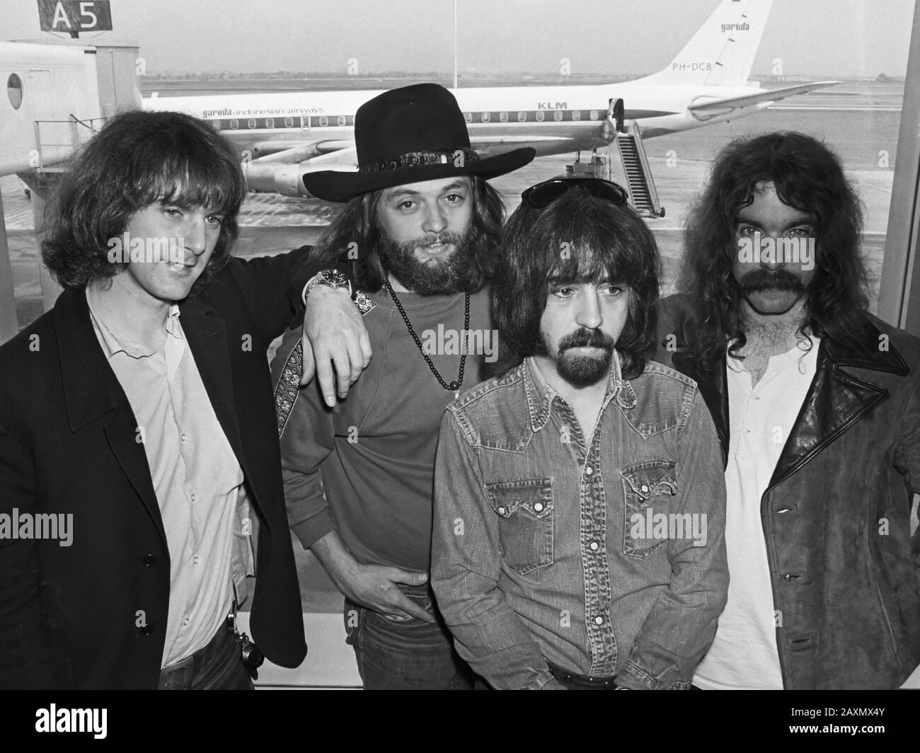 Rock group the Byrds arrives at Schiphol Airport; the Byrds. V.l.n.r. Roger McGuinn, Skip Battin, Clarence White, Gene Parsons. * June 23, 1970 Stock Photo