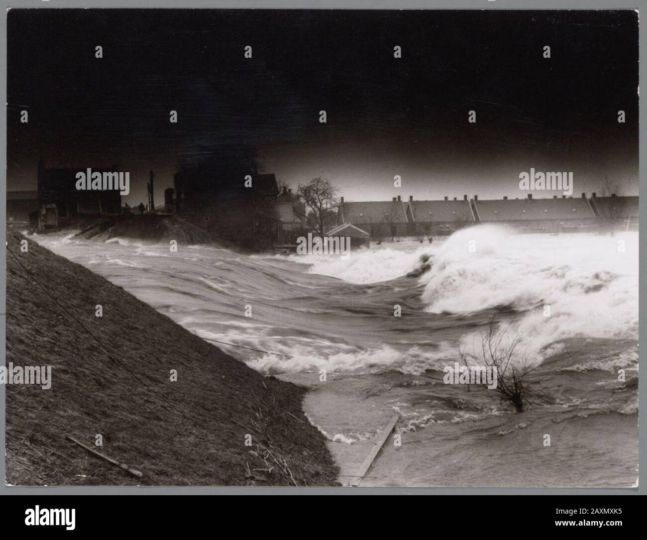 Flood 1953 Breach In The Alblasserwaard In Papendrecht Date February 1 1953 Filenumber 123 1318 Creator Scheer Meyer Url 1 For More Information About The National Archives Www Nationaalarchief Nl For More Photos From This