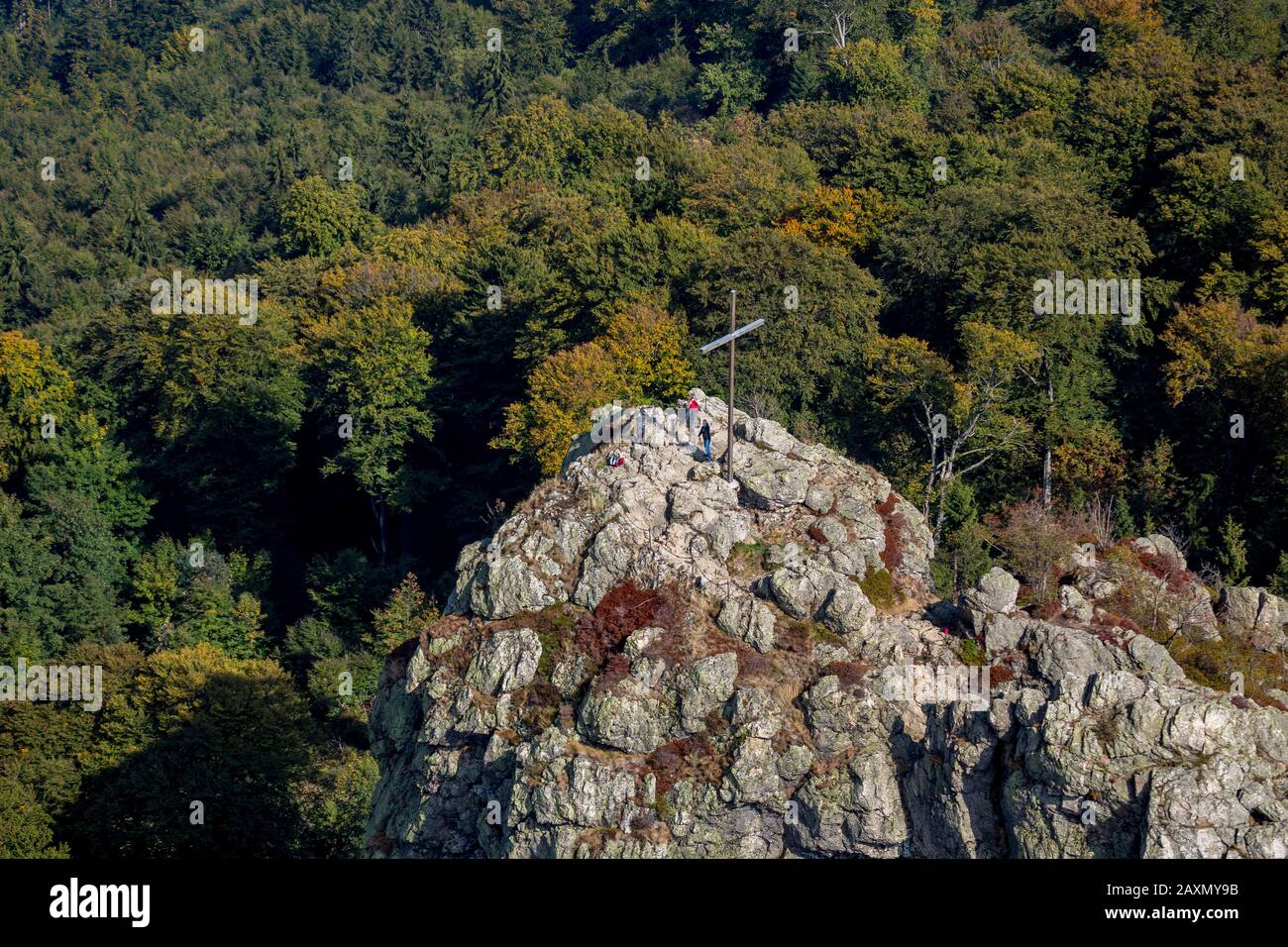 Aerial shots, Bruchhauser stones, mountaineers with binoculars, summit cross on the hill fieldstone, Bruchhausen, Olsberg, Sauerland, North Rhine-West Stock Photo