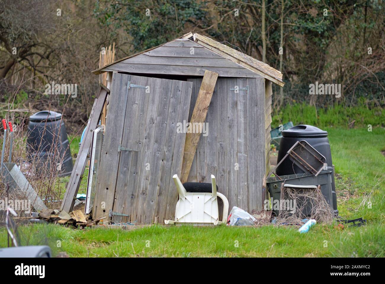 Broken down shed hires stock photography and images Alamy